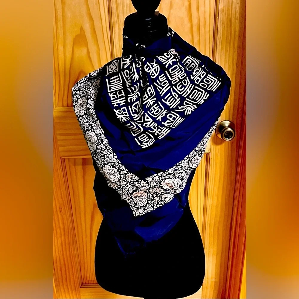 VTG 100% Silk Chinoiserie Elegant Blue Patterned Head Neck Scarf Quiet Luxury 33